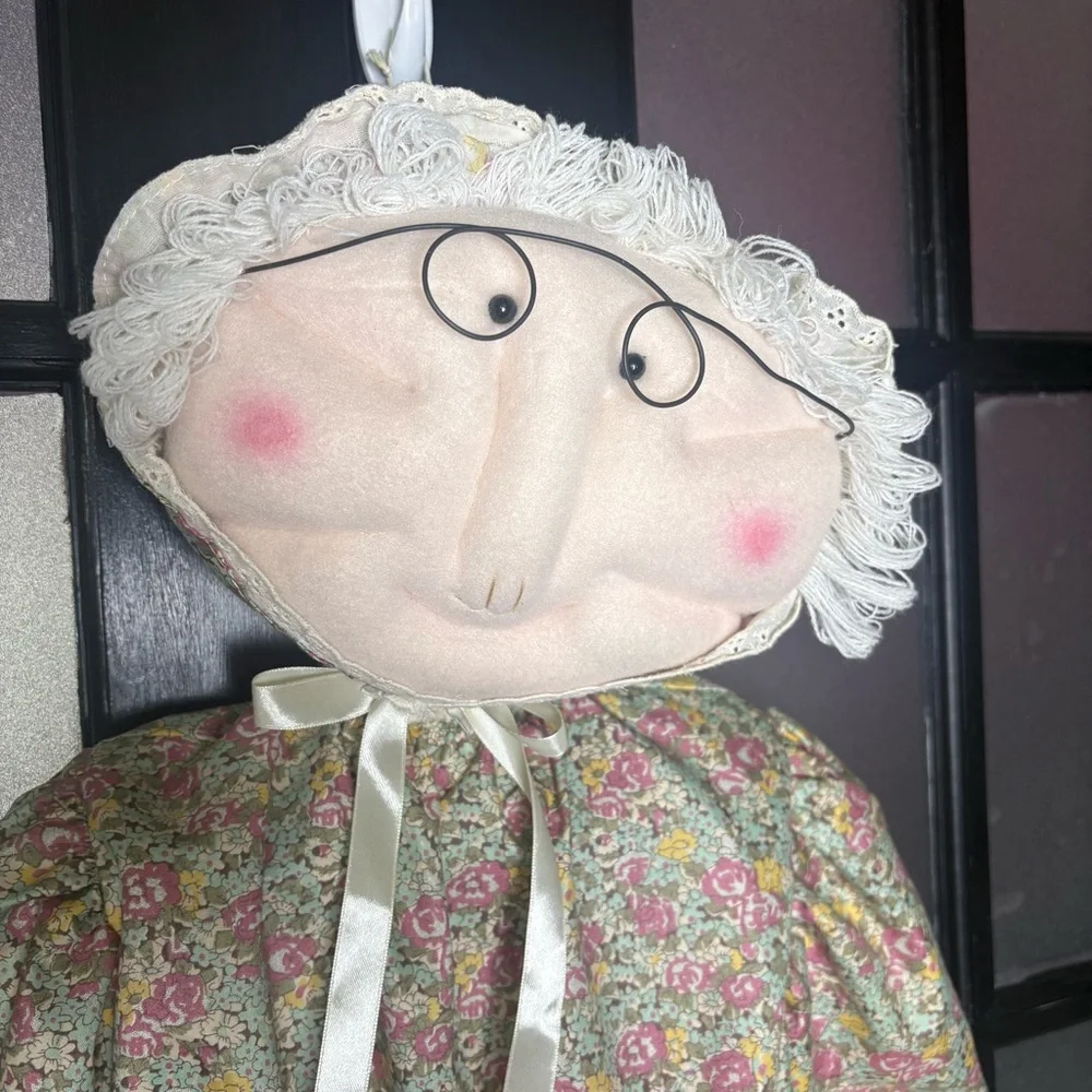 Collections Etc granny, vacuum cover